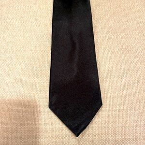 Calvin Klein Elegant Black Silk Tie